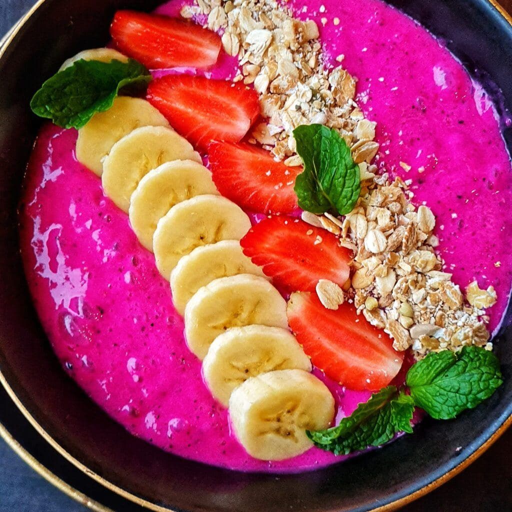 Dragon Fruit Smoothie Bowl