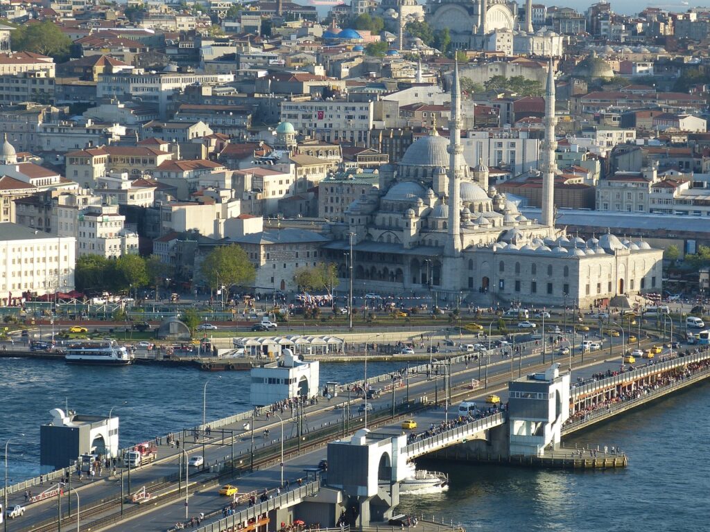 Top Free Experiences In Istanbul : Galata bridge